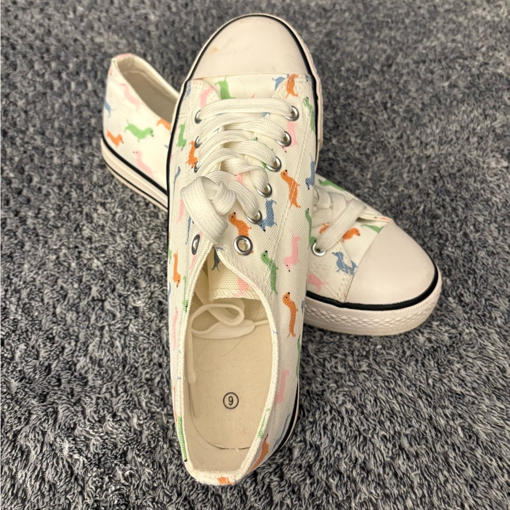 White size 9 women’s shoes